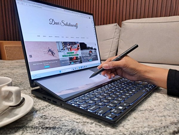 Layar tajam dan warna akurat Laptop ASUS Zenbook Pro 14 Duo OLED