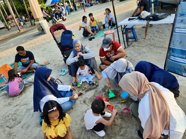 Rislah Pasien Shelter Sehati di pantai Ancol